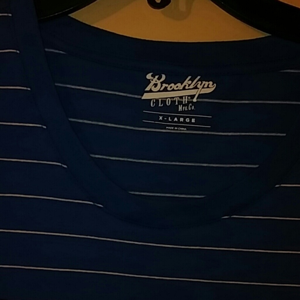 Men's Top - Picture 3 of 3